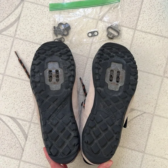 Shimano Cycling Shoes, SH-M036W, Men’s size 7, Women’s 8.5/9 - Picture 2 of 5